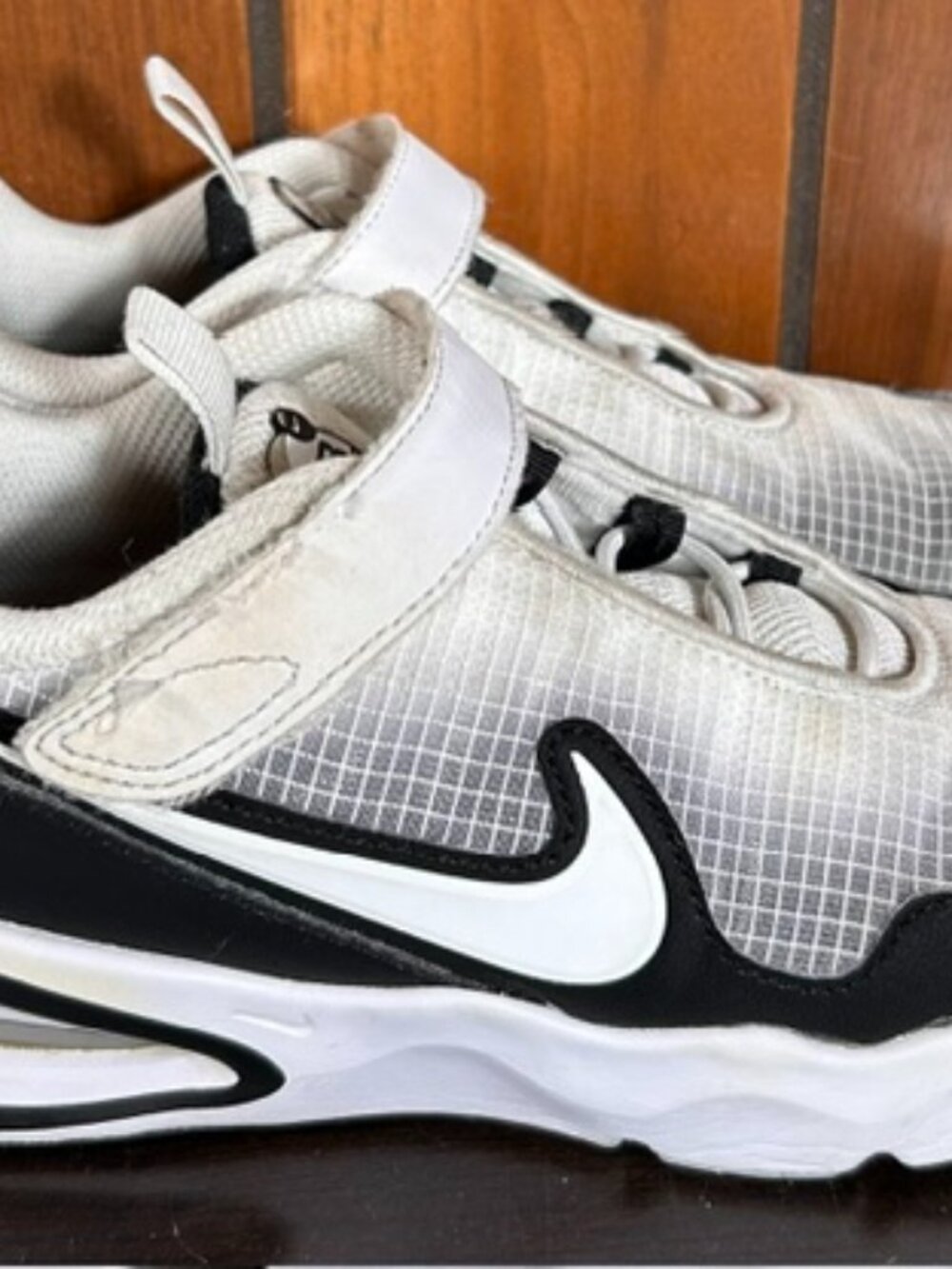 Nike Air Max Nova White/Black/Wolf Grey Colorway Youth Sz 2Y FN4459-103